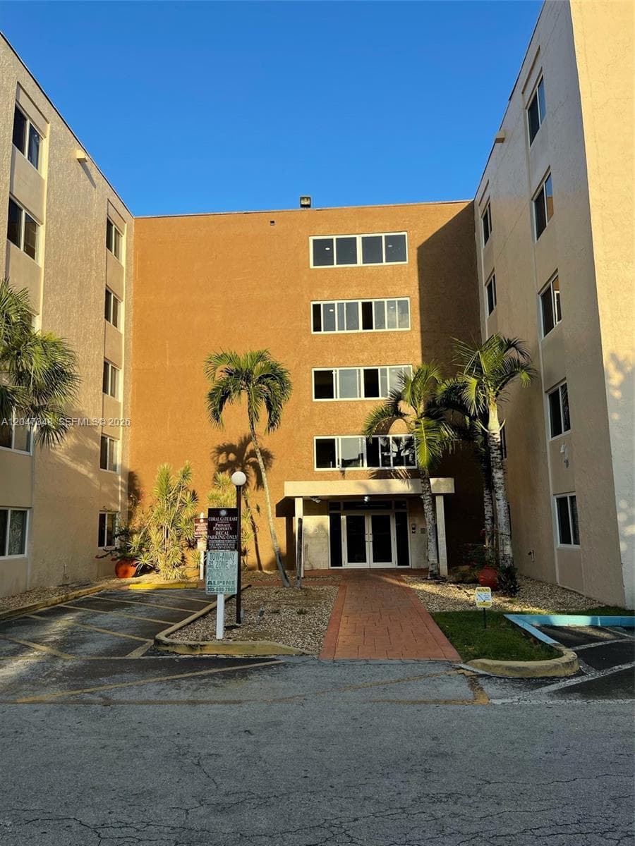 6950 Miami Gardens Dr # 2-312A, Hialeah FL 33015 photo 2