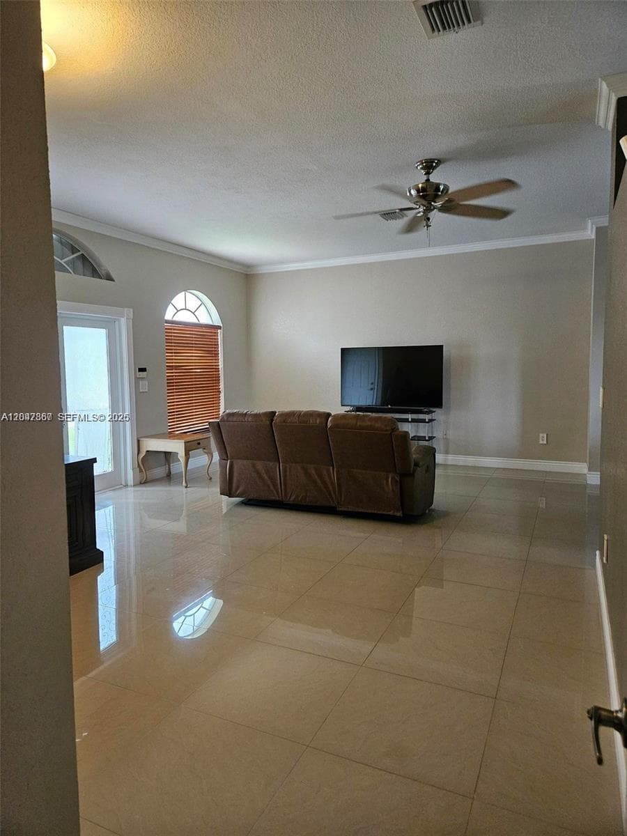 2635 SE 4th Pl, Homestead FL 33033 photo 4