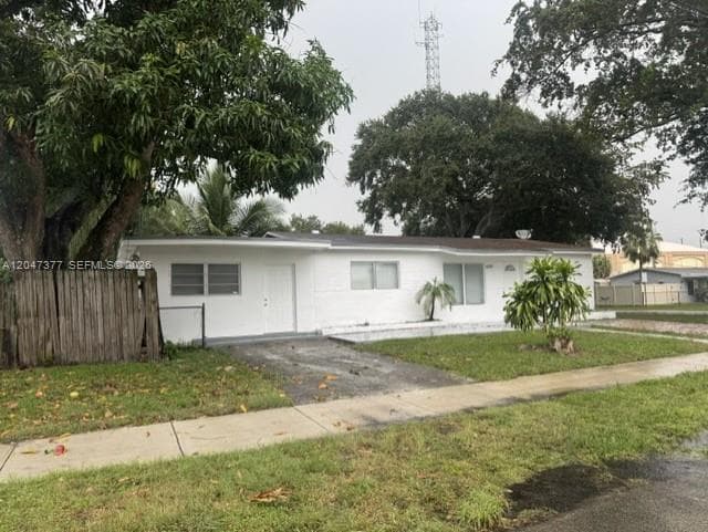 6901 Thomas St, Hollywood FL 33024 photo 2