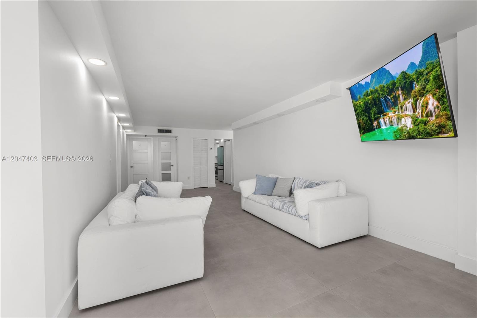 2457 Collins Ave # 201, Miami Beach, FL 33140 photo 2