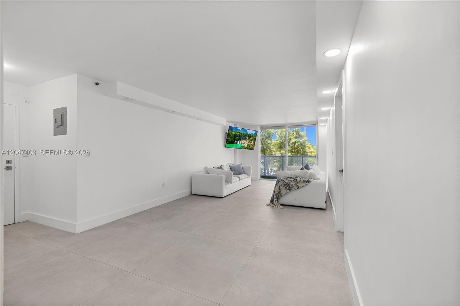 2457 Collins Ave # 201, Miami Beach, FL 33140