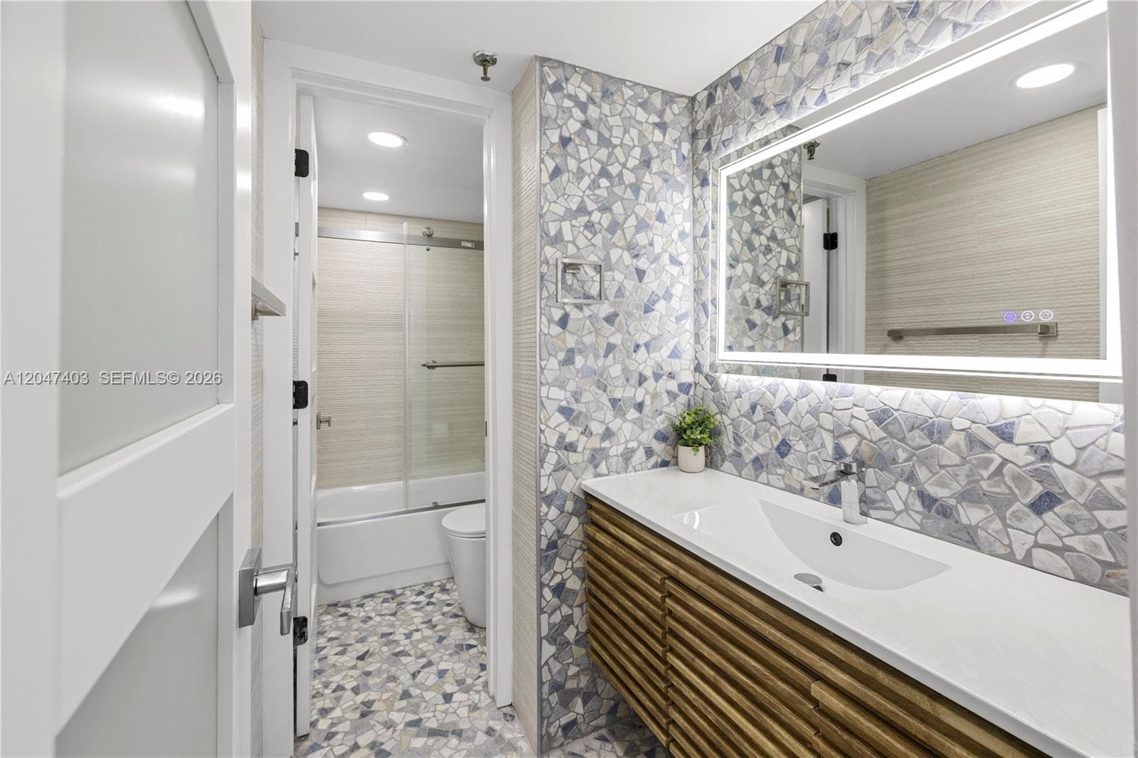 2457 Collins Ave # 201, Miami Beach, FL 33140 photo 5