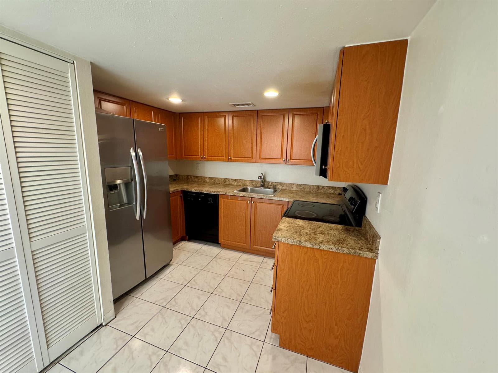 8028 SW 17th Place, Davie FL 33324 photo 3