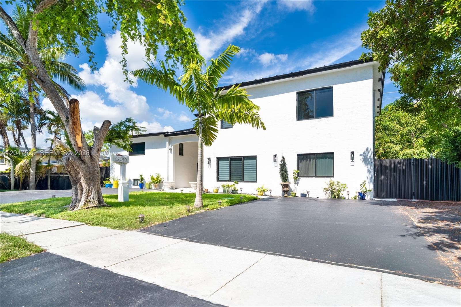 20200 NE 14th Ave, Miami FL 33179 photo 2