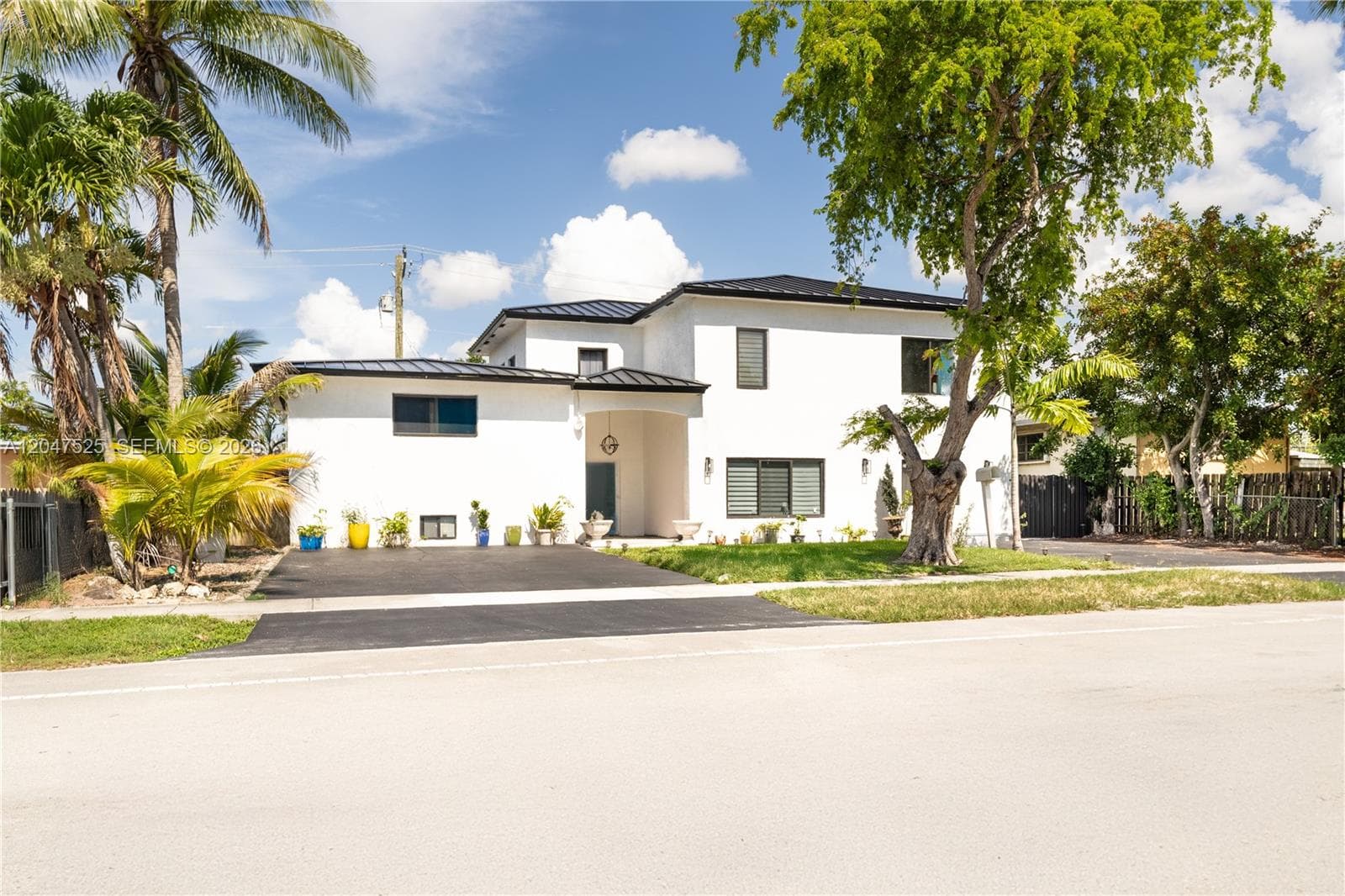 20200 NE 14th Ave, Miami FL 33179