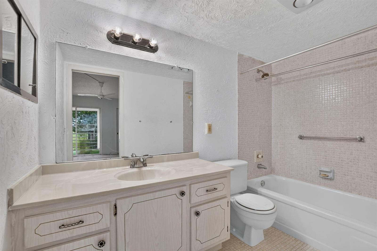 2049 Ventnor O Crescent # 2049, Deerfield Beach FL 33442 photo 4