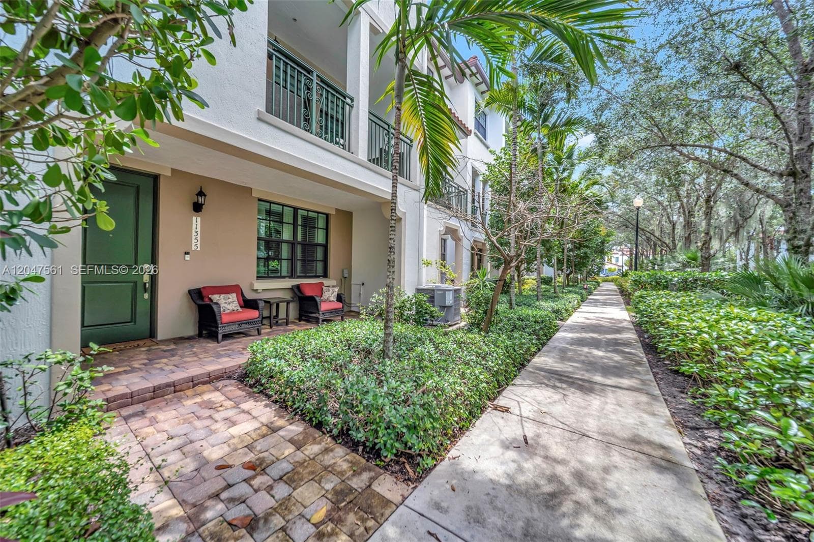 11355 SW 14th St, Pembroke Pines FL 33025 photo 2