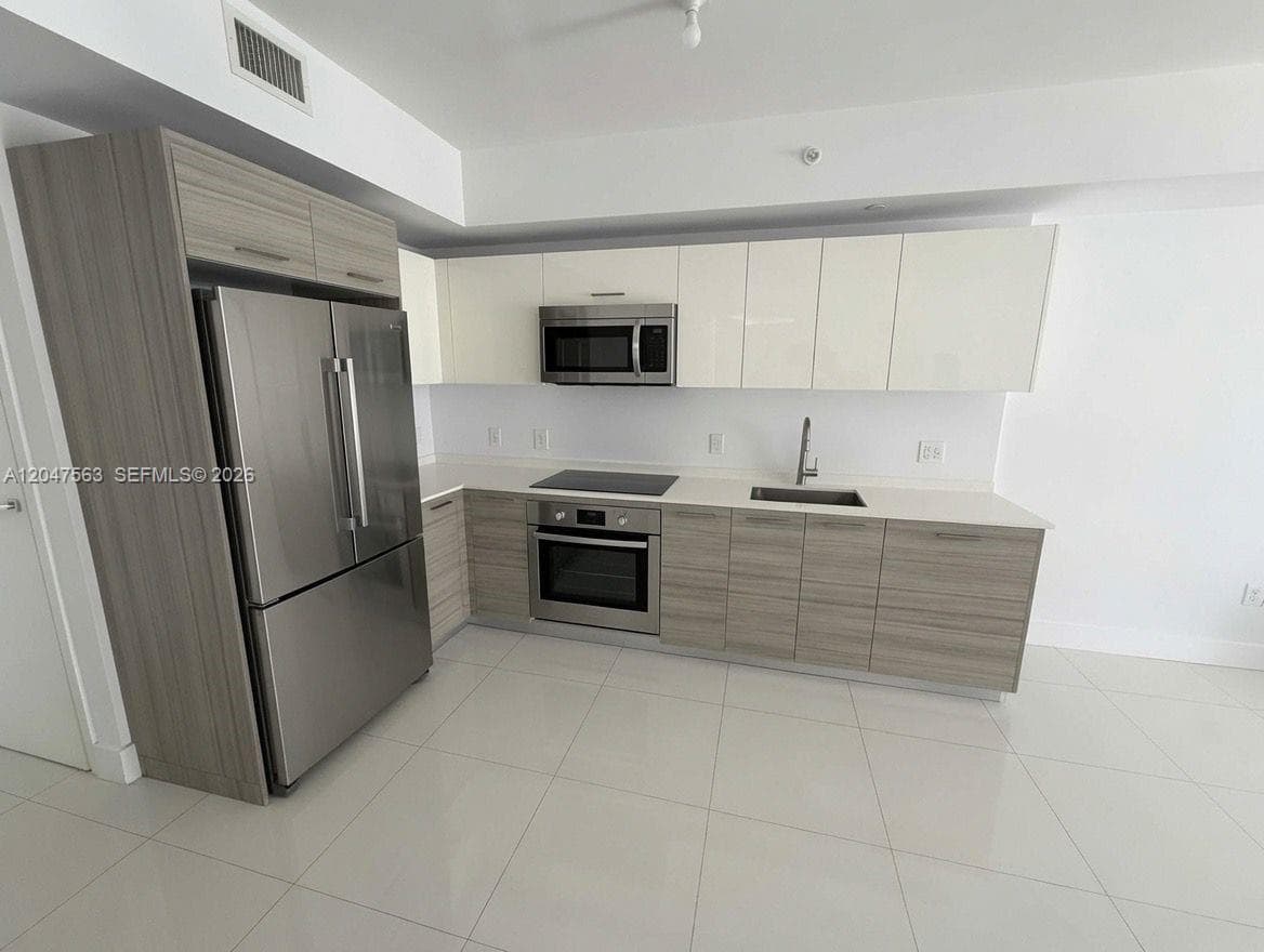 1300 Brickell Bay Dr # 1110, Miami FL 33131 photo 3