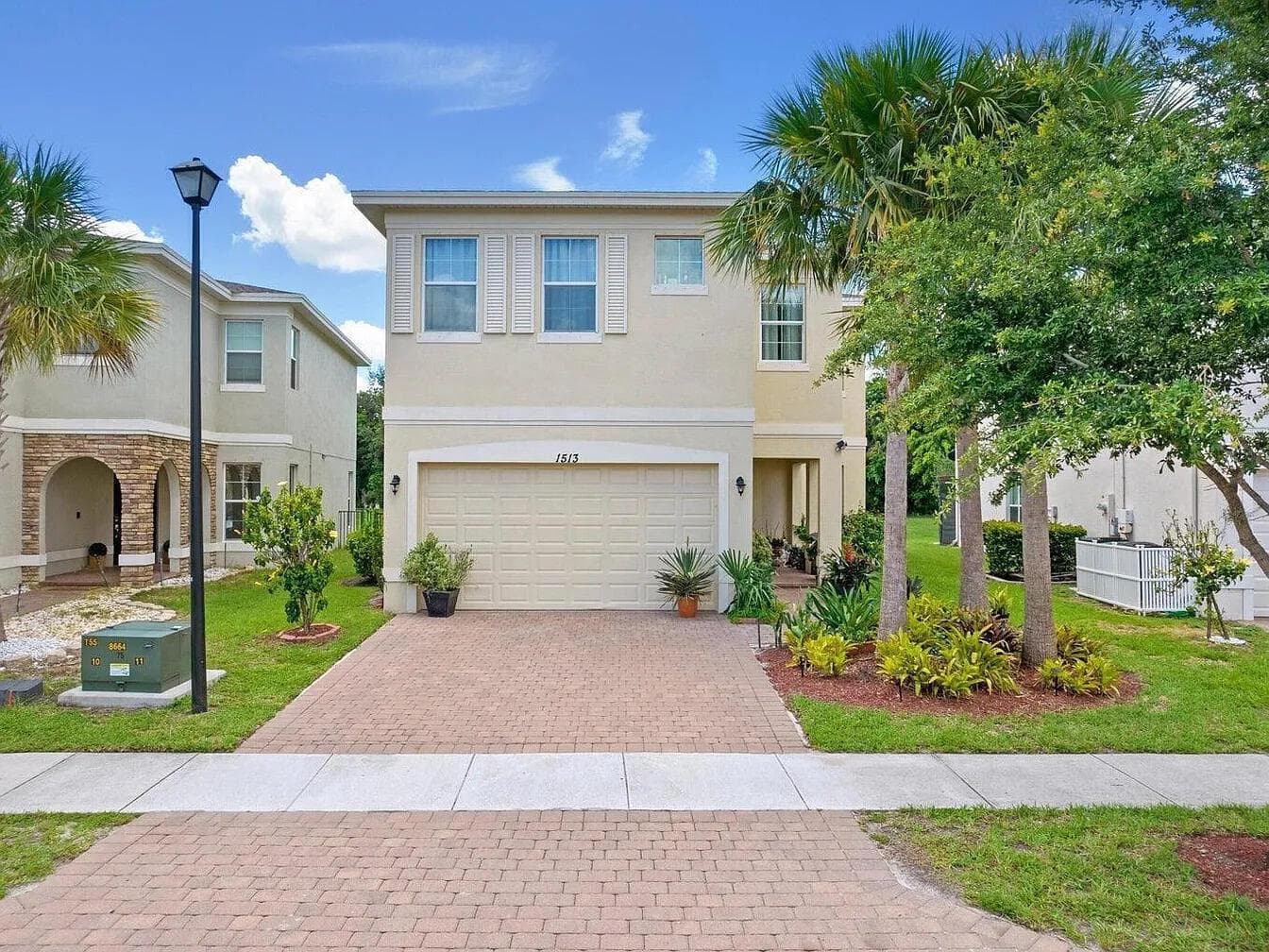 1513 NW Cataluna Circle, Port St. Lucie FL 34986
