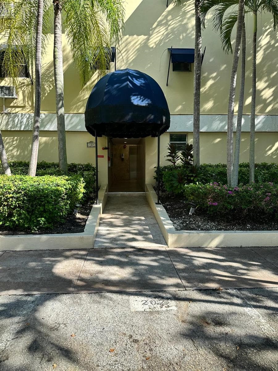 427 Santander Ave # 205, Coral Gables FL 33134 photo 2