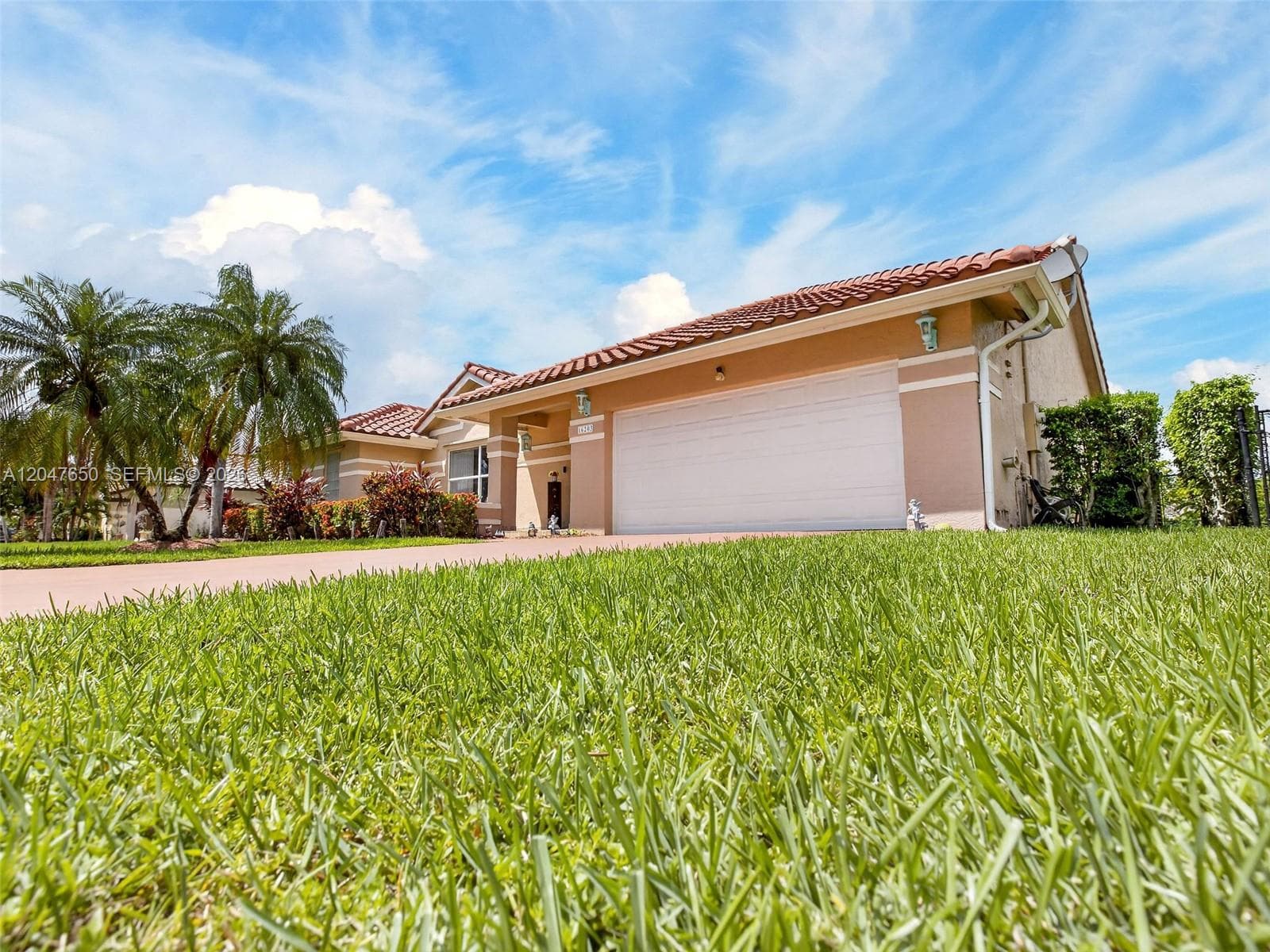 16203 NW 8th Dr, Pembroke Pines FL 33028 photo 2