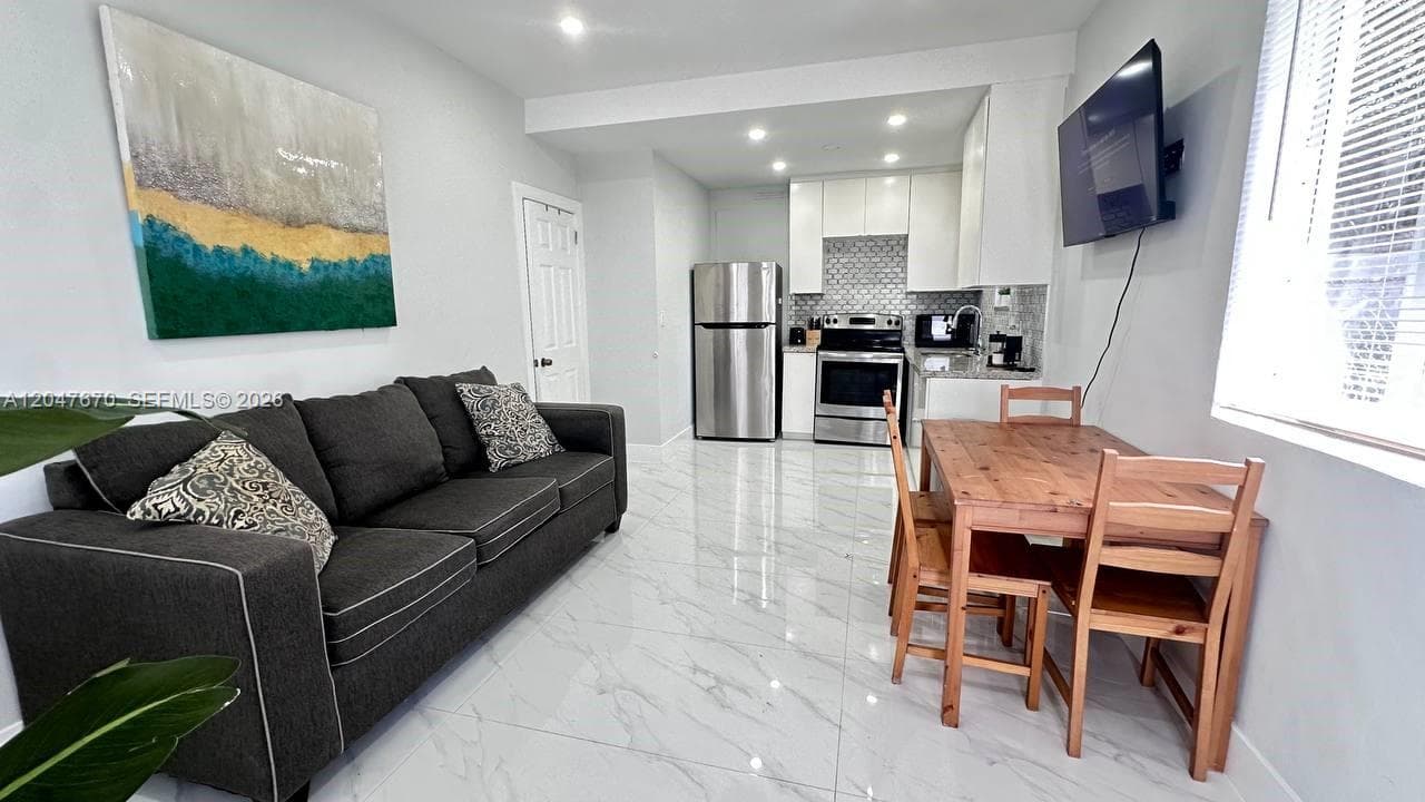 320 SW 29th Rd # Cottage, Miami FL 33129 photo 4