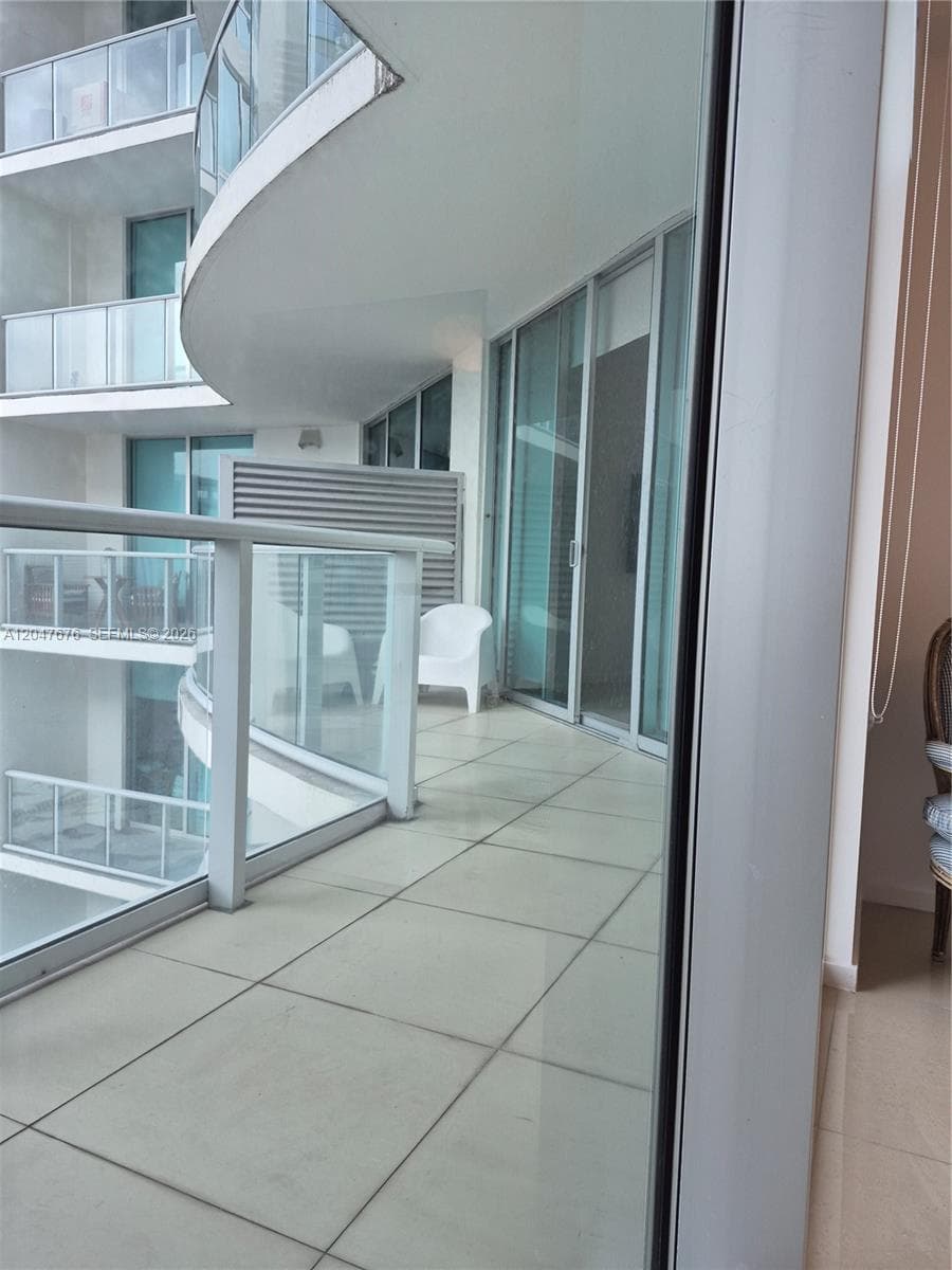 300 S Biscayne Blvd # T-2905, Miami, FL 33131 photo 2