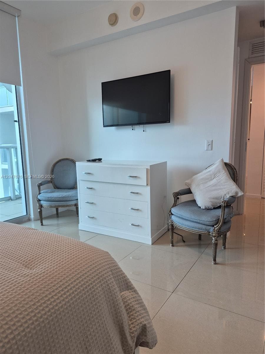 300 S Biscayne Blvd # T-2905, Miami, FL 33131 photo 4