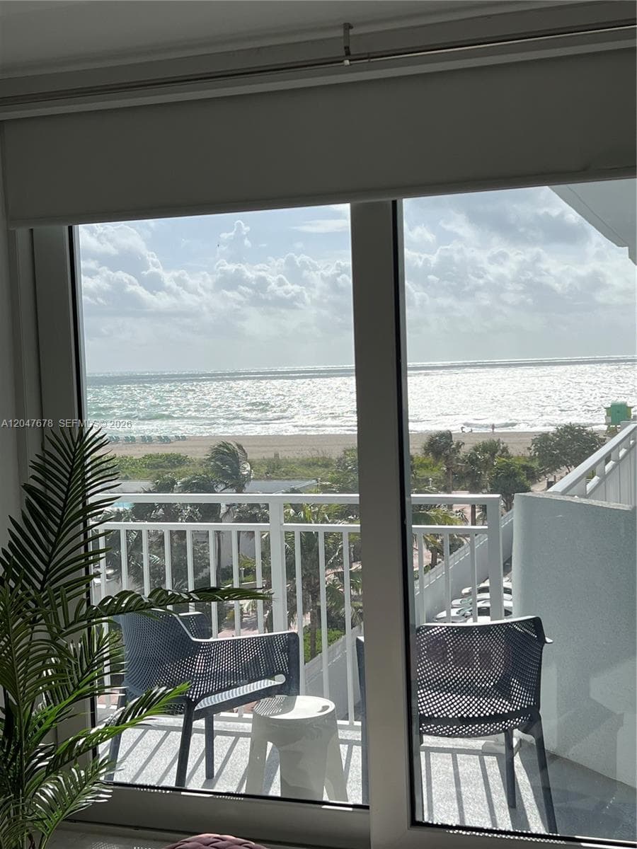 345 Ocean Dr # 525, Miami Beach FL 33139 photo 2