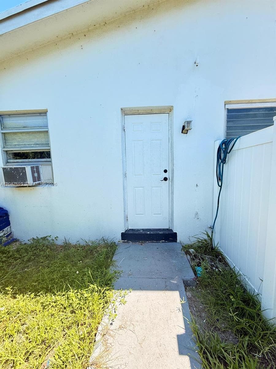 301 9th St # 1, Hallandale Beach FL 33009