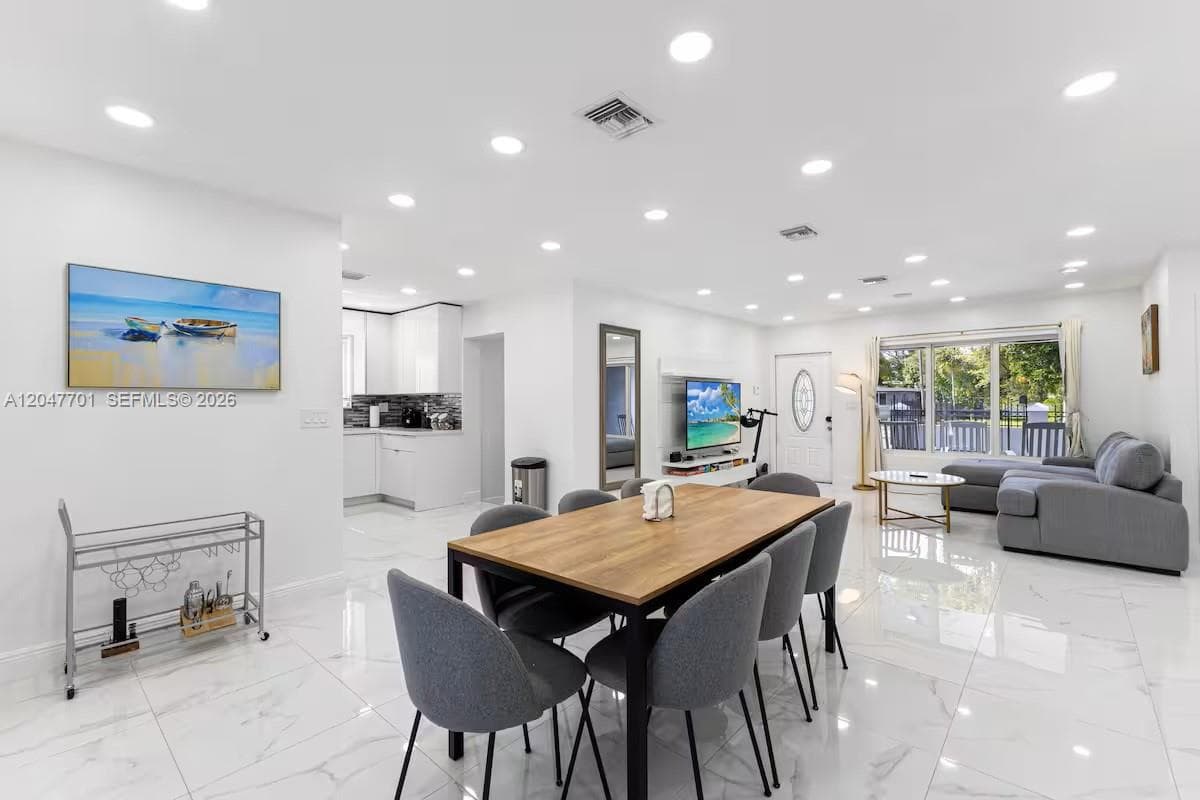 1240 NE 159th St, North Miami Beach FL 33162 photo 4