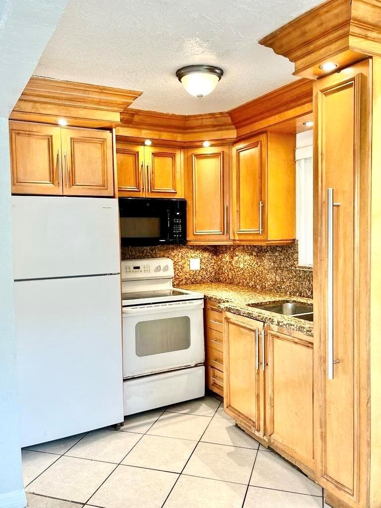 112 Newton Road, West Park FL 33023 photo 3