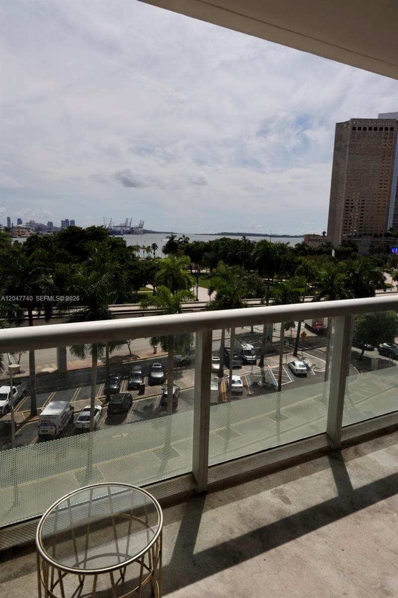 50 Biscayne Blvd # 606, Miami FL 33132 photo 4