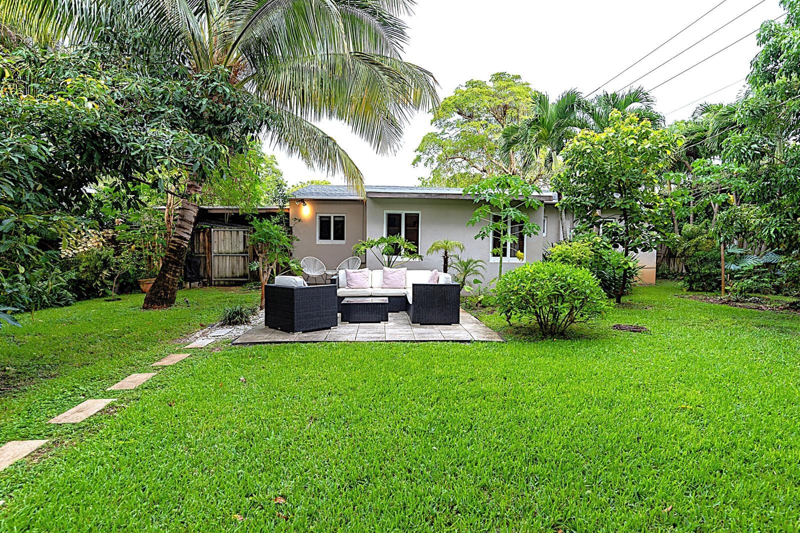 1401 NE 17th Way, Fort Lauderdale FL 33304