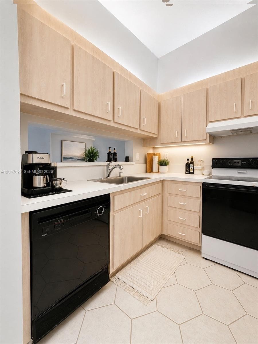 301 N Pine Island Rd # 220, Plantation FL 33324 photo 4
