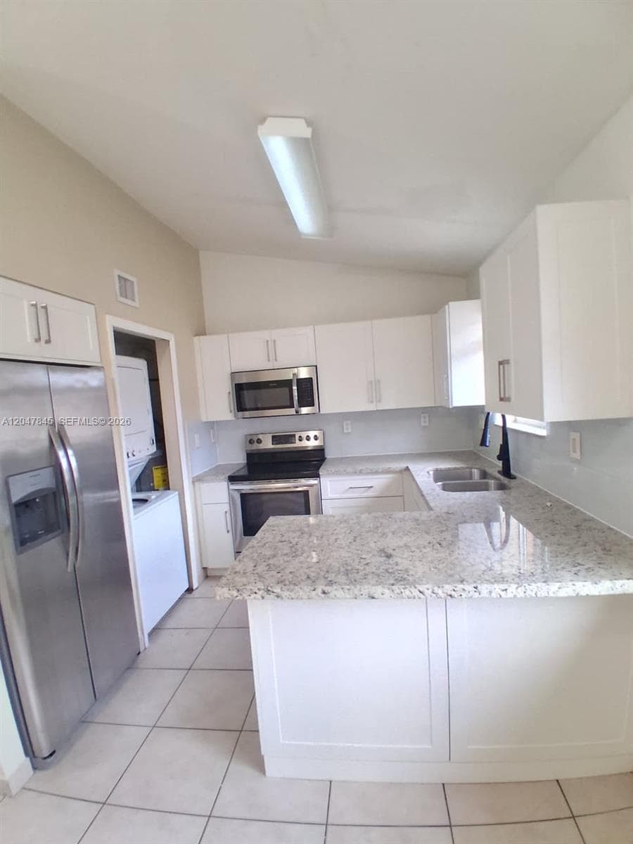 17318 NW 74th Ave # 202, Hialeah FL 33015 photo 2