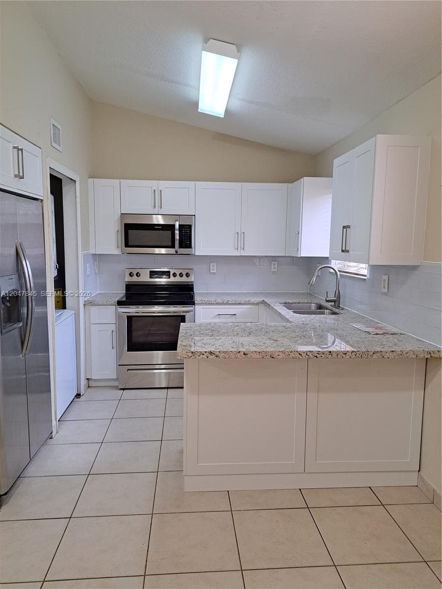 17318 NW 74th Ave # 202, Hialeah FL 33015 photo 3