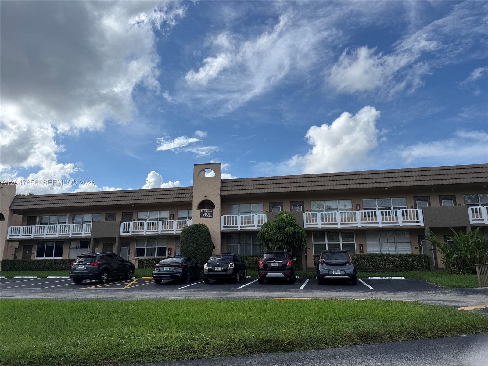 9101 Sunrise Lakes Blvd # 215, Sunrise FL 33322 photo 2