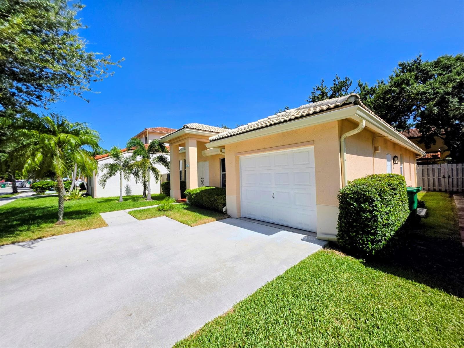 14013 N Cypress Cove Circle, Davie FL 33325 photo 3