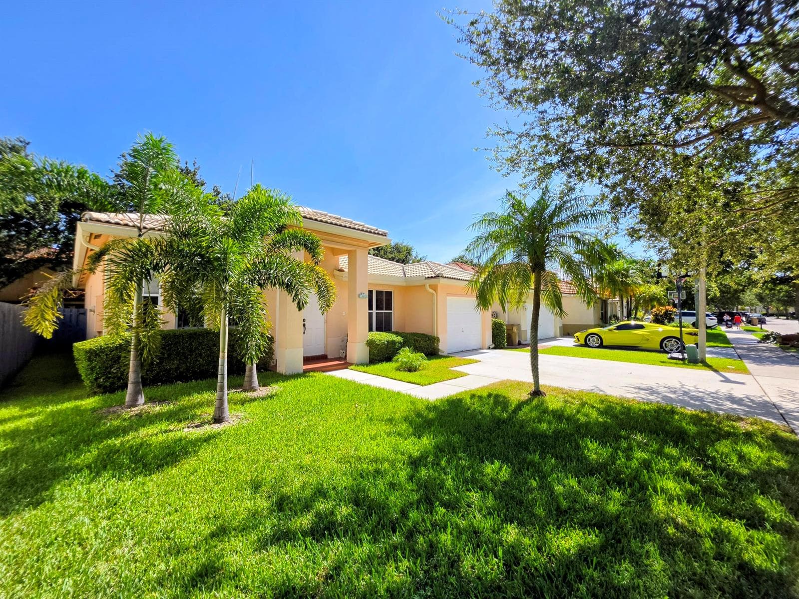 14013 N Cypress Cove Circle, Davie FL 33325