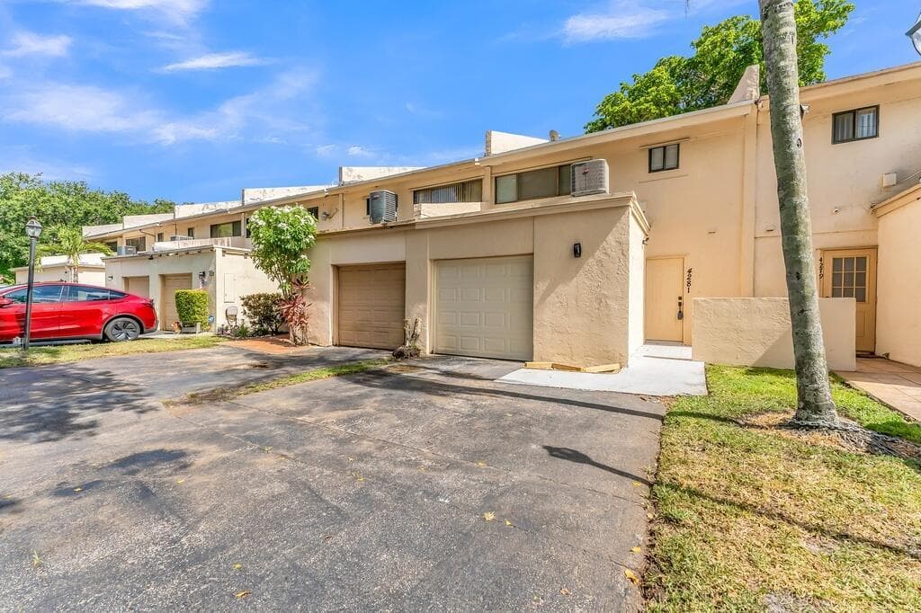 4281 NW 76th Avenue, Davie FL 33328 photo 2