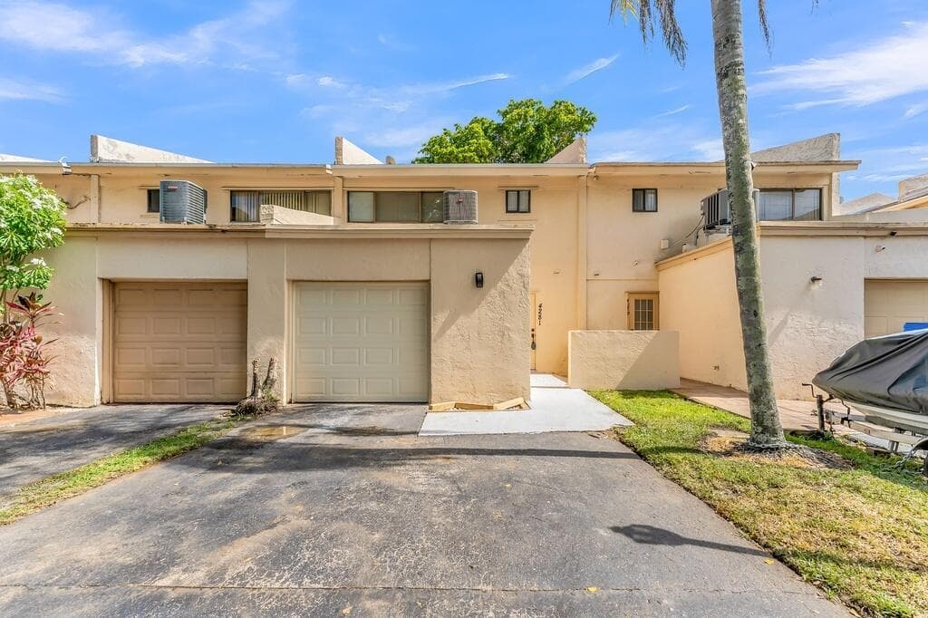 4281 NW 76th Avenue, Davie FL 33328