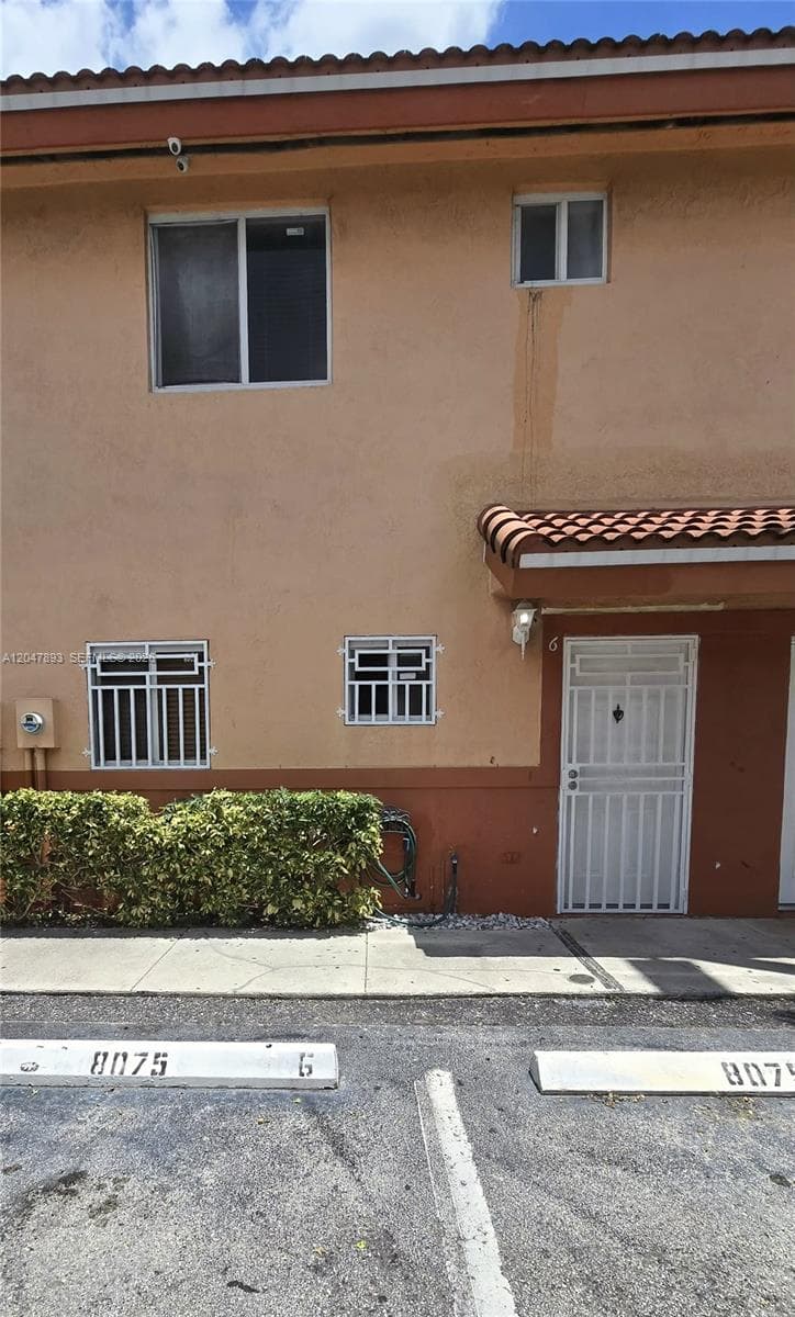 8075 NW 8th St # 6, Miami FL 33126 photo 2