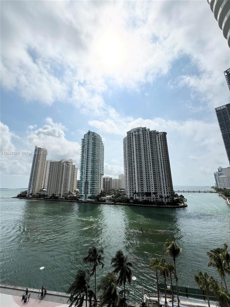 300 S Biscayne Blvd # 814, Miami FL 33131 photo 4