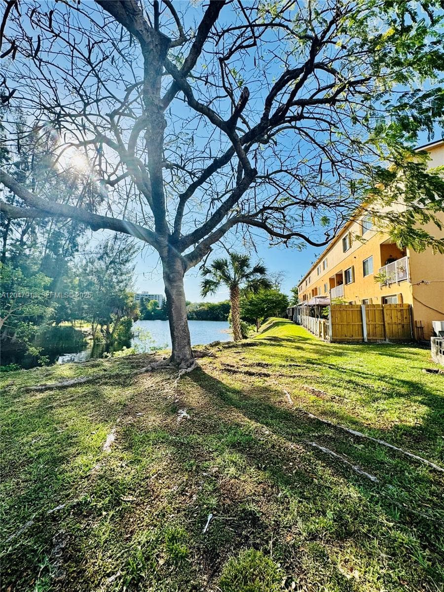 6245 Kendale Lakes Cir # 208, Miami, FL 33183 photo 2