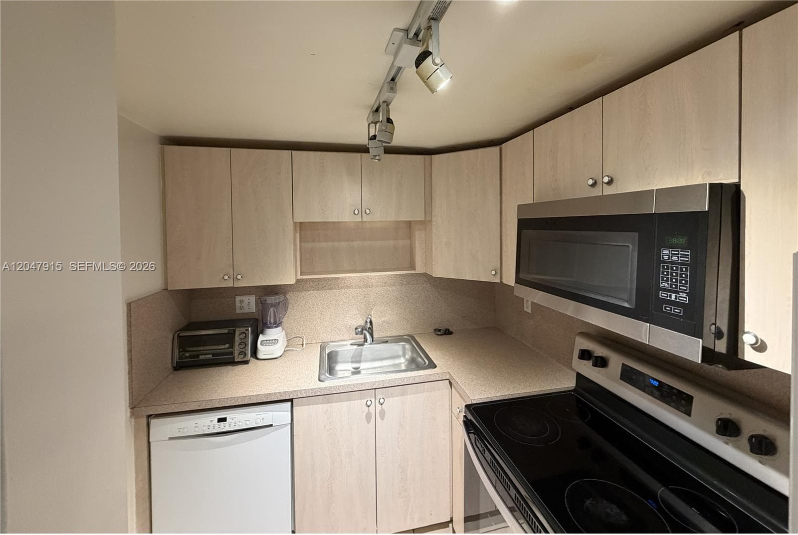 1205 Mariposa Ave # 413, Coral Gables FL 33146 photo 5