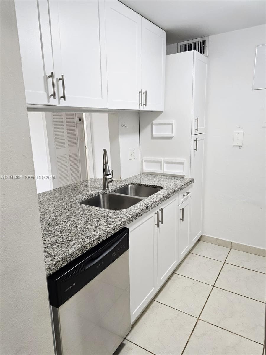 8877 Fontainebleau Blvd # 202, Miami FL 33172 photo 2