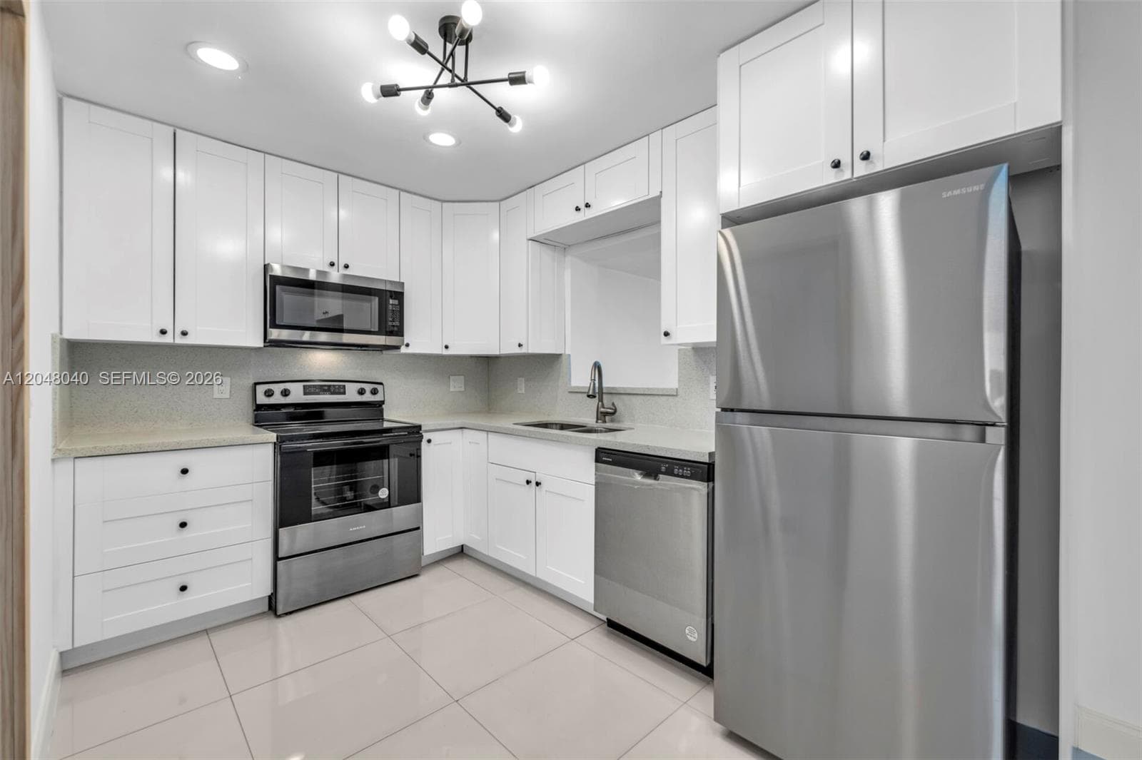 104 SW 7th St, Hallandale Beach FL 33009 photo 3
