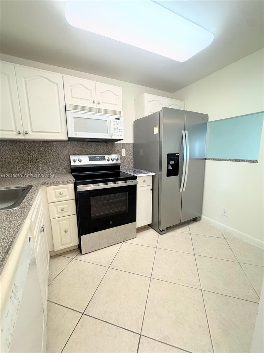 9660 Sunrise Lakes Blvd # 202, Sunrise FL 33322 photo 2