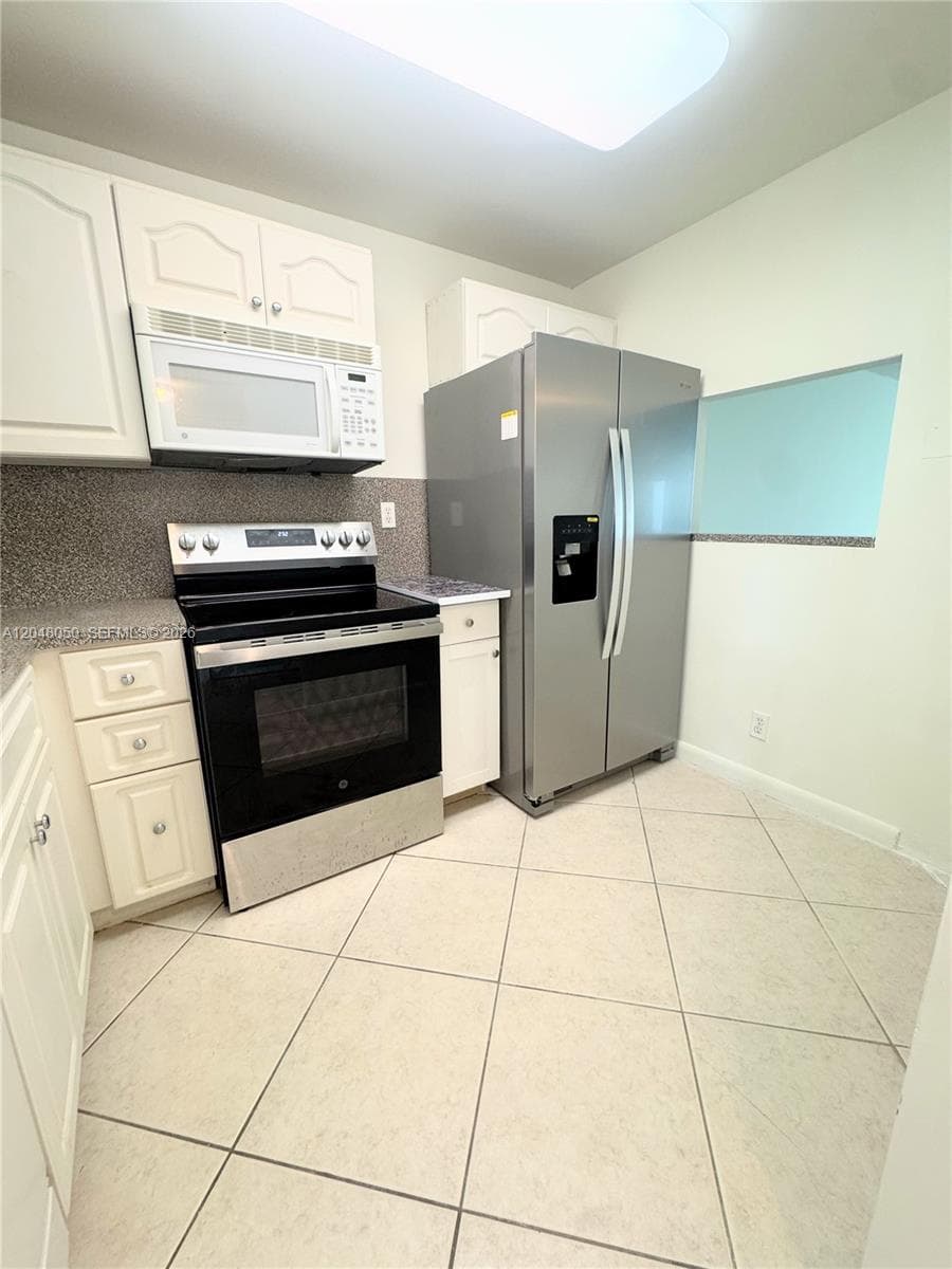 9660 Sunrise Lakes Blvd # 202, Sunrise FL 33322 photo 4