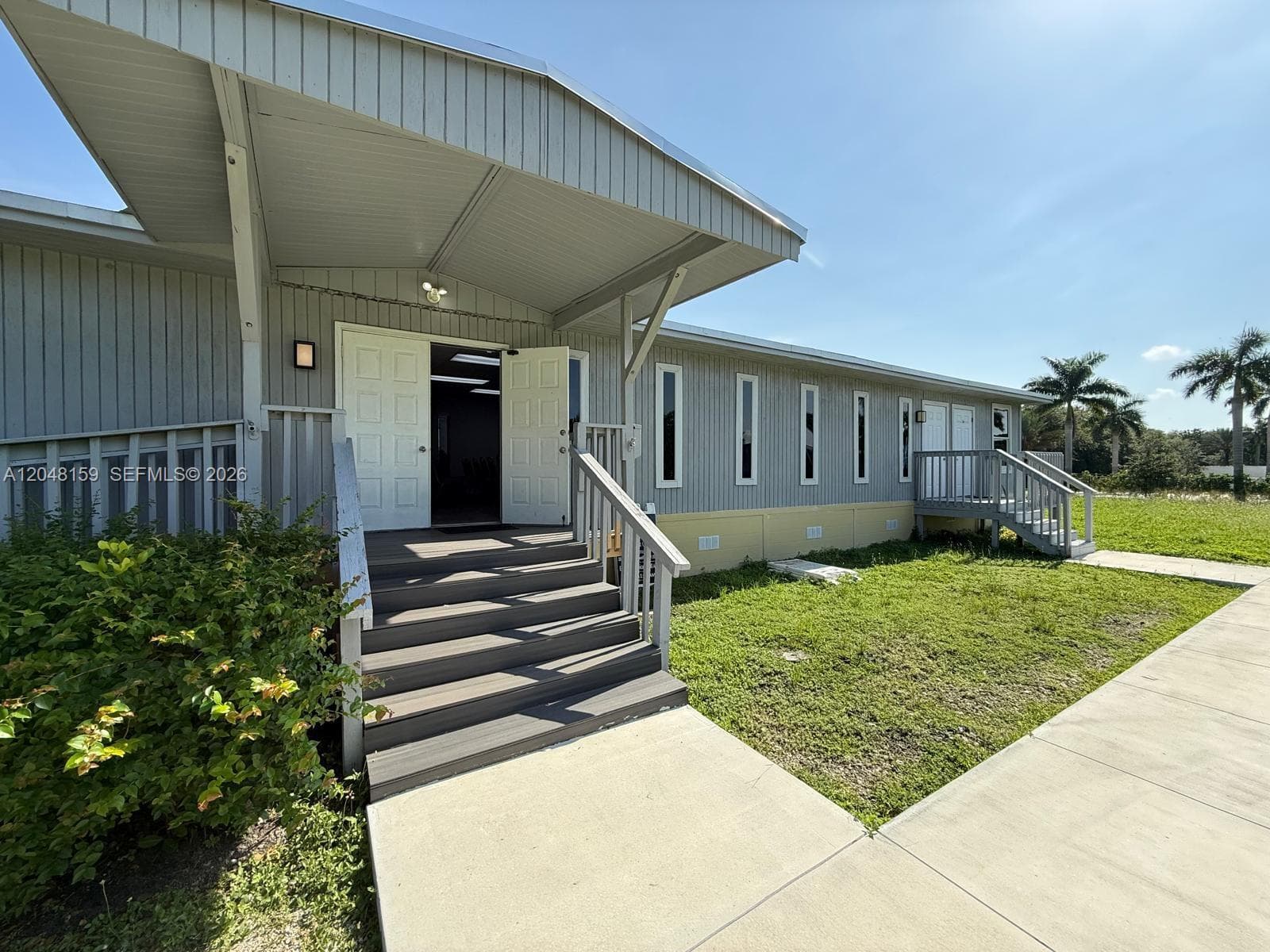18500 Griffin Rd, Southwest Ranches FL 33332