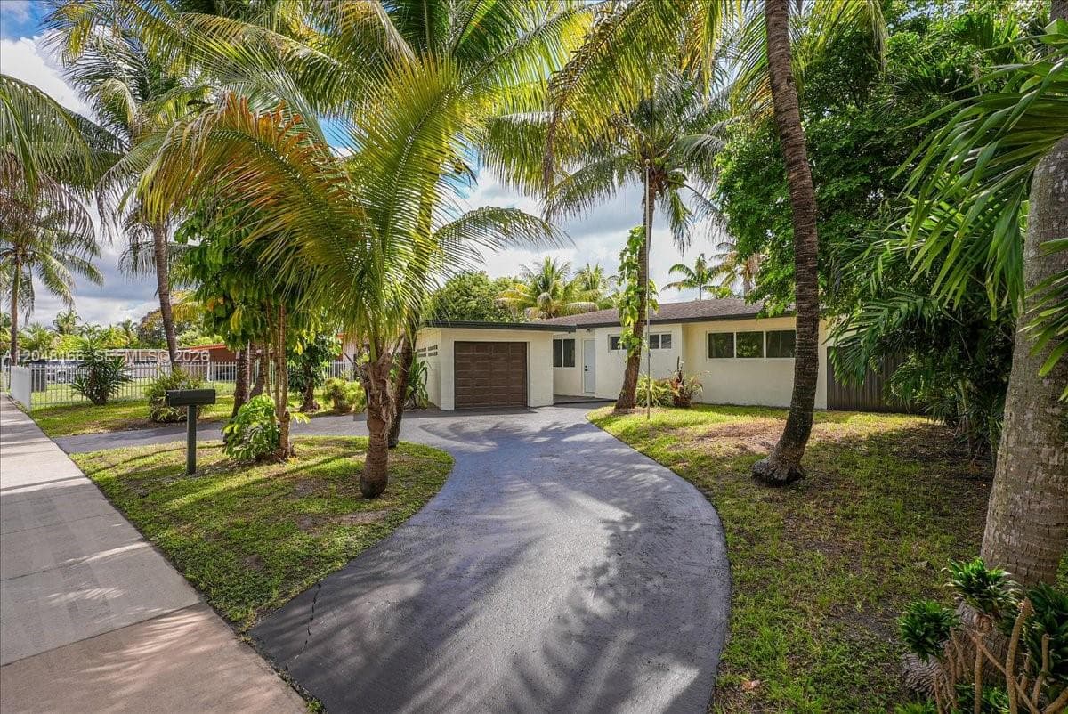 19531 NW 1st Pl, Miami Gardens FL 33169
