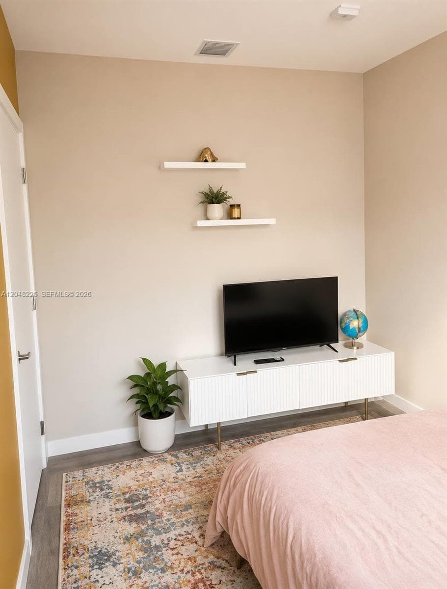 810 7th St # 205, Miami Beach FL 33139 photo 4