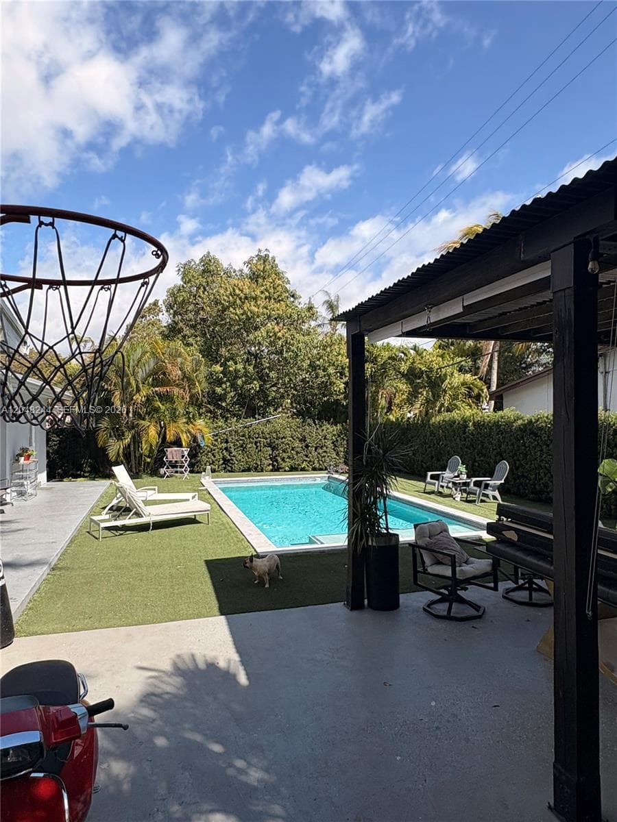 12125 NE 2nd Ave, North Miami FL 33161 photo 3