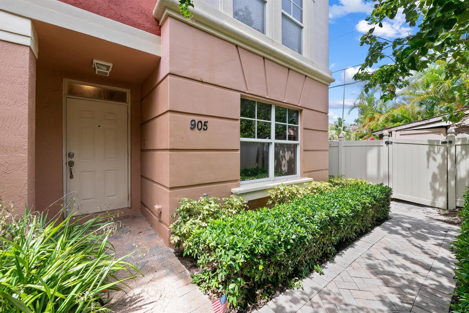 1033 NE 17th Way # 905, Fort Lauderdale FL 33304 photo 2