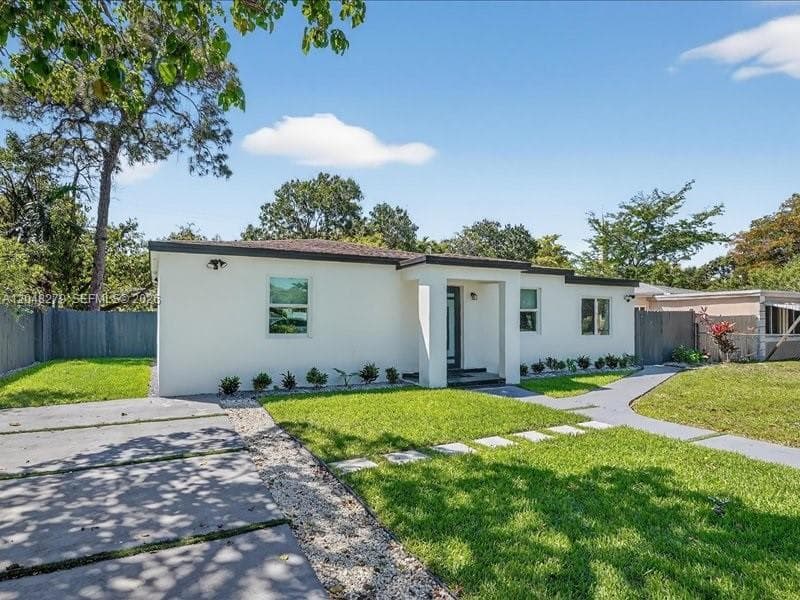 1010 NE 138th St, North Miami FL 33161 photo 2