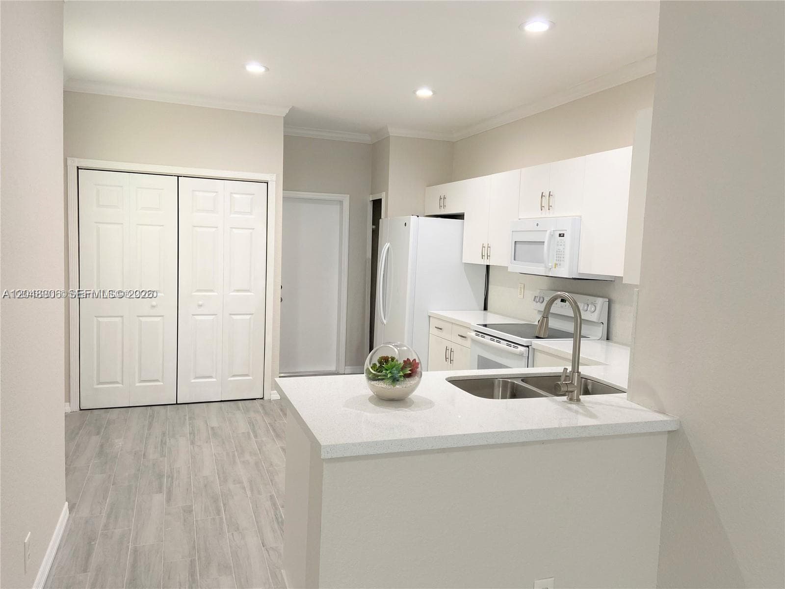 2174 N Ensenada Ter, Weston FL 33327 photo 2