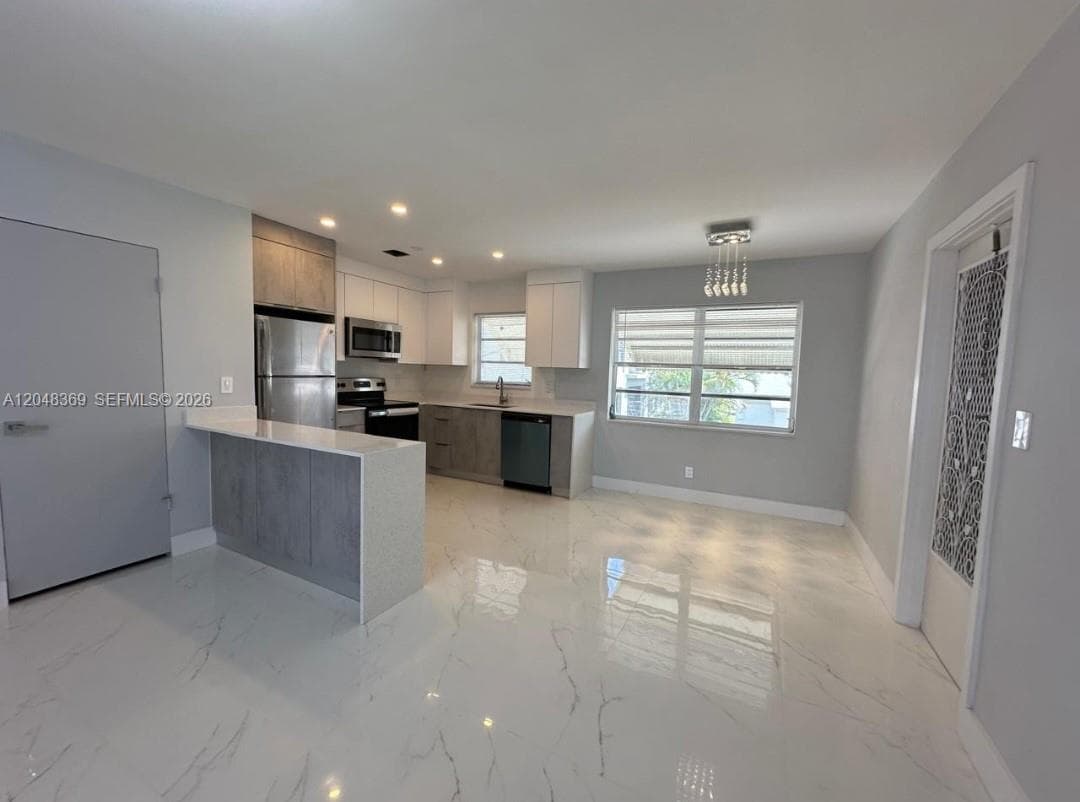 1722 Mayo St # 207, Hollywood FL 33020