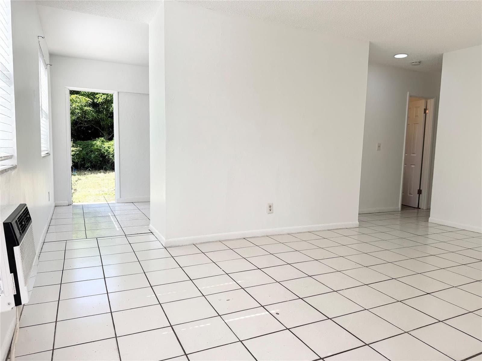 147 W 17th Street, Riviera Beach FL 33404 photo 2