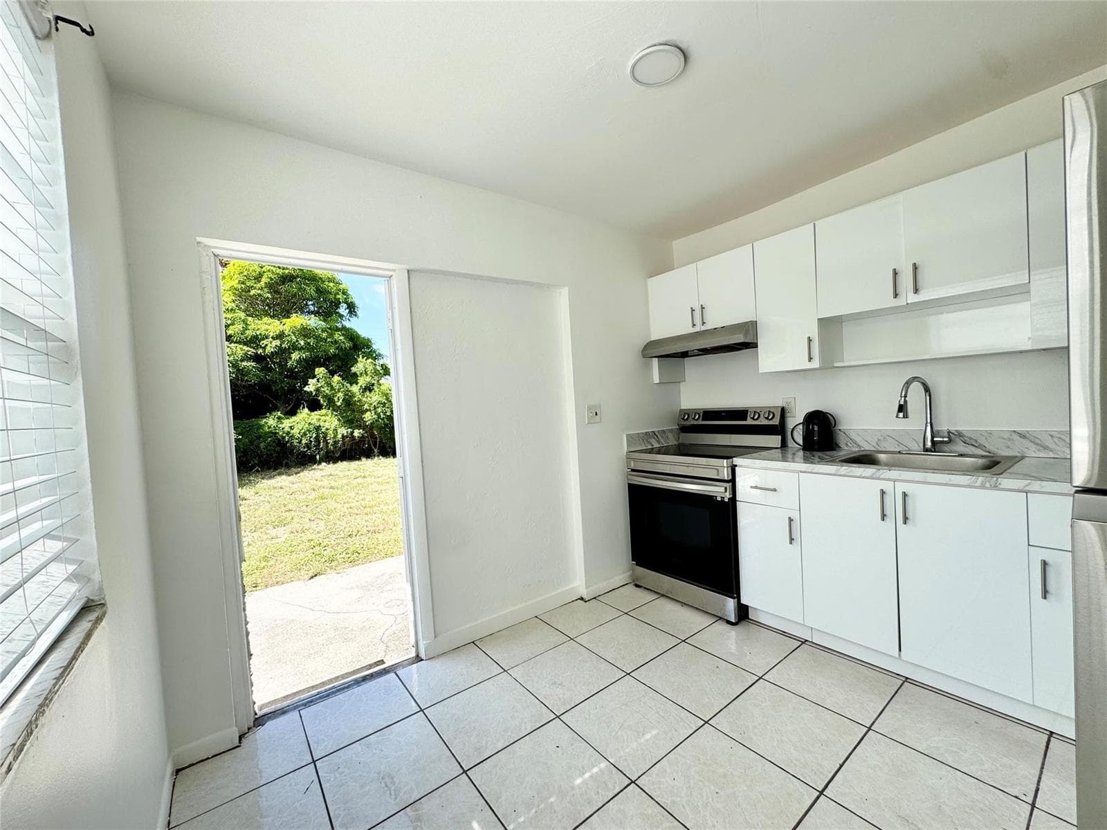 147 W 17th Street, Riviera Beach FL 33404 photo 4